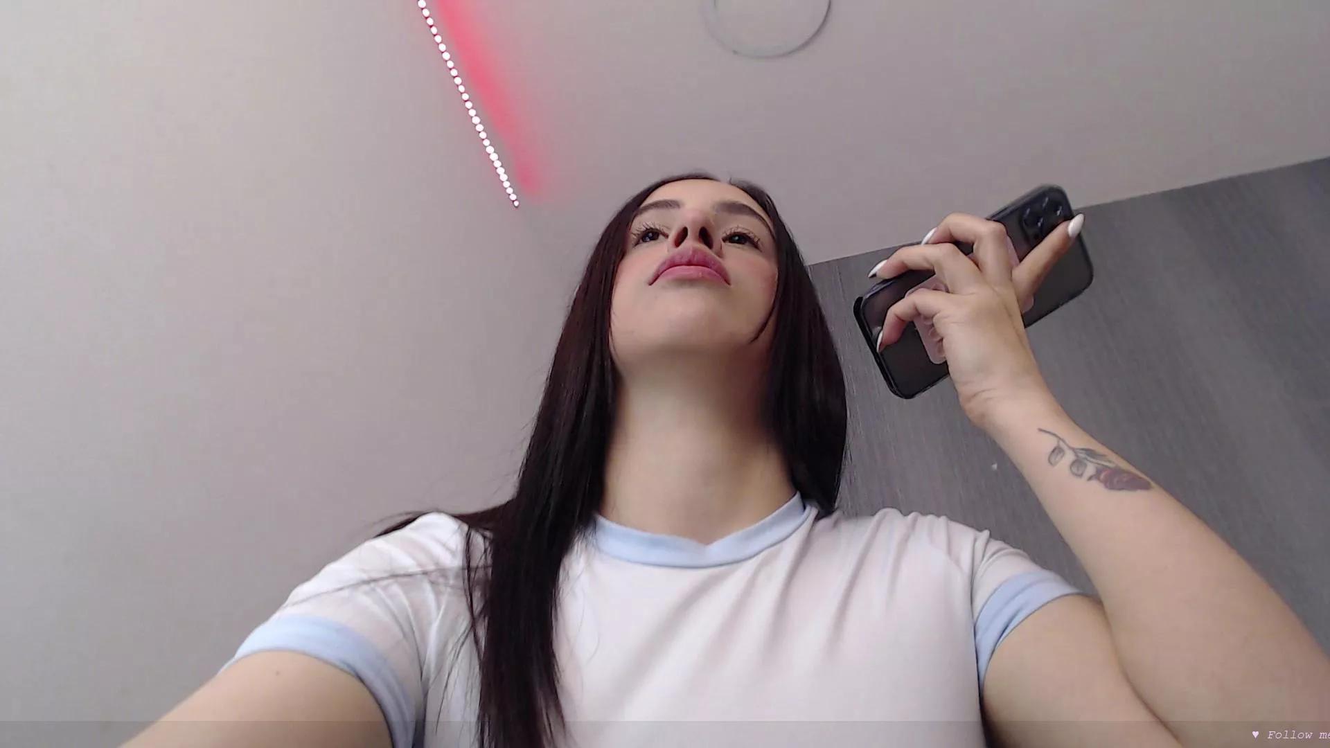 Kitty_Amira on Cam4 