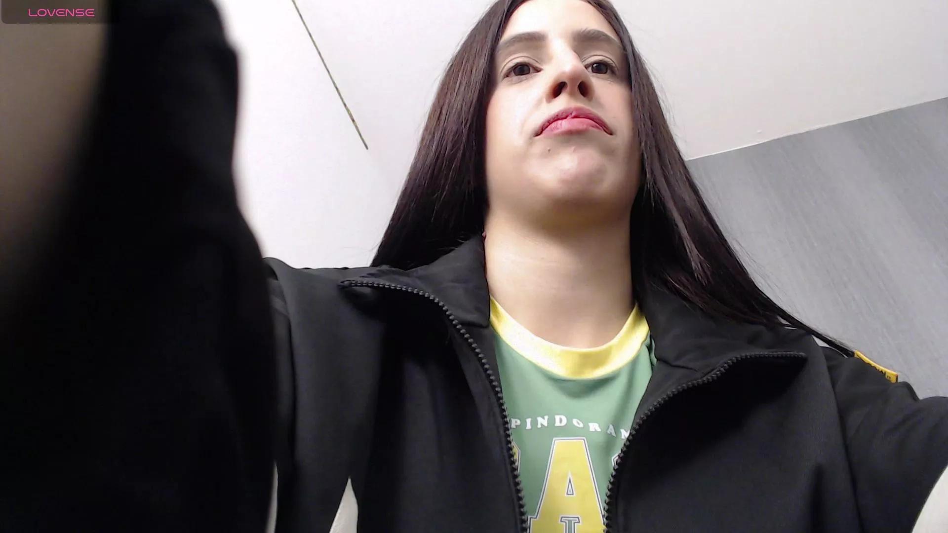 Kitty_Amira on Cam4 
