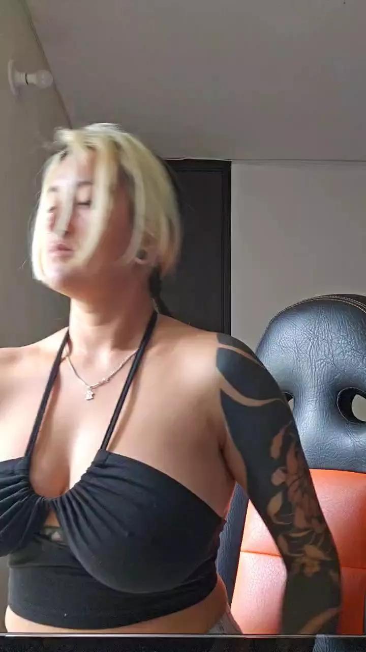 Kitty_goddess on Cam4 