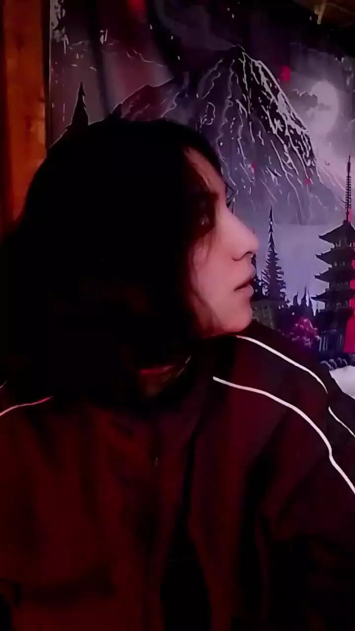 KreepyH0e_ on Cam4 