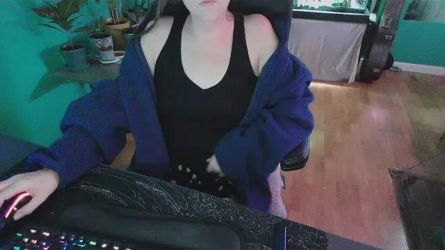 KushandKink —  #smoking #gamer #amateur #tease #shy