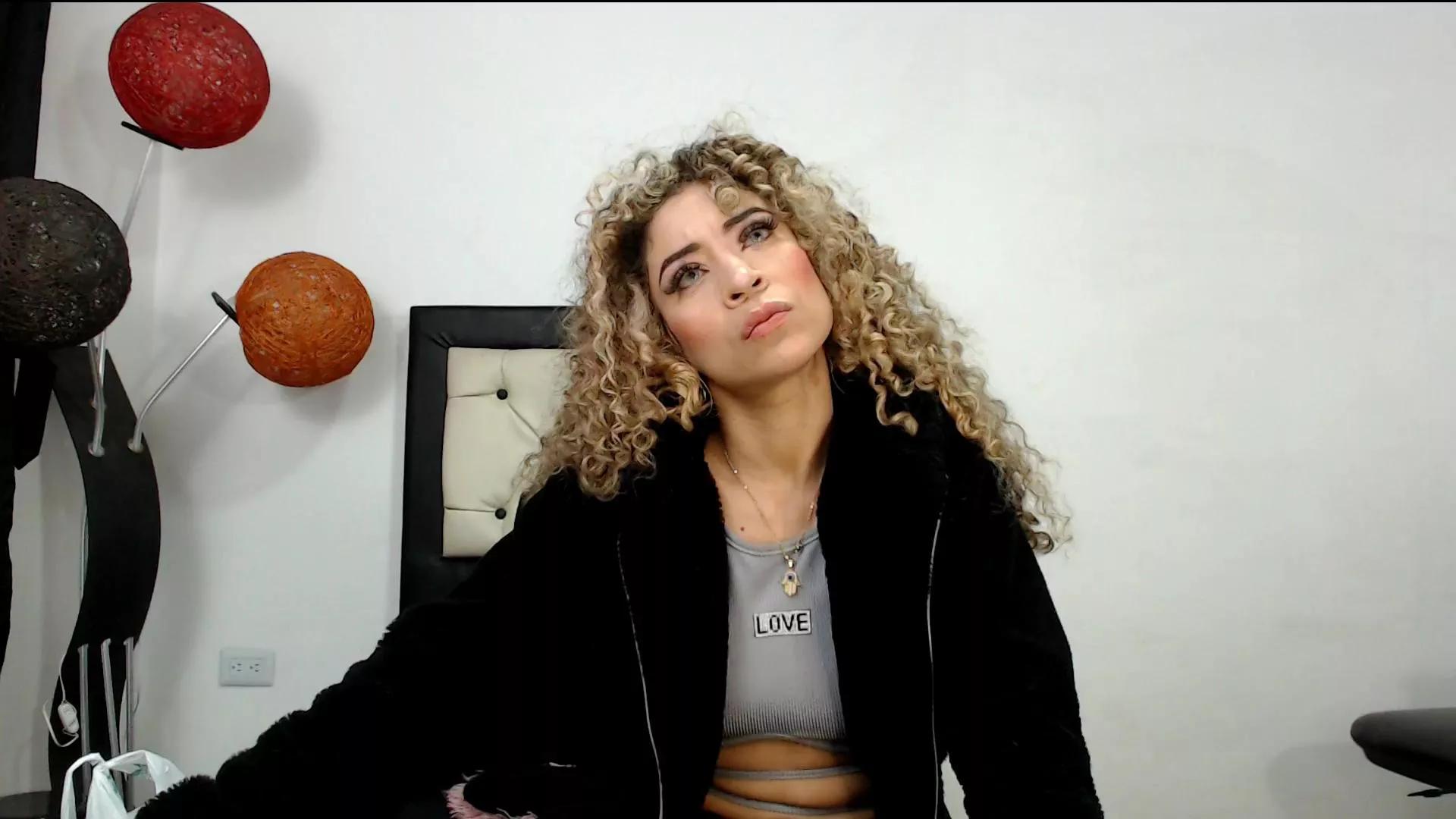 Kylie_Jen on Cam4 