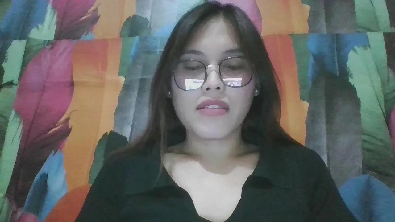 Offline larissah99 on Cam4