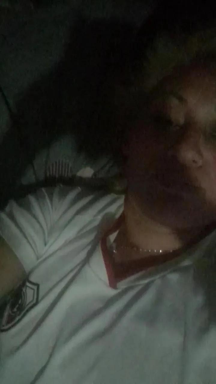 Offline larubia1985 on Cam4