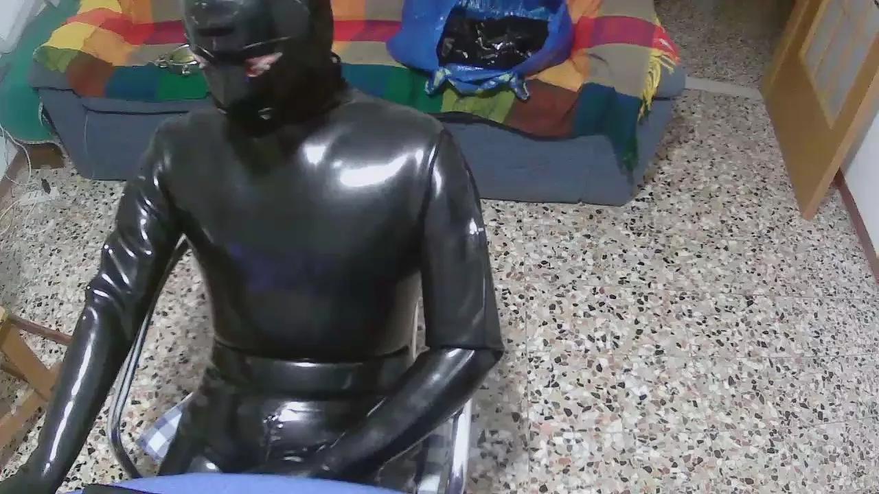 Offline latexslut1 on Cam4