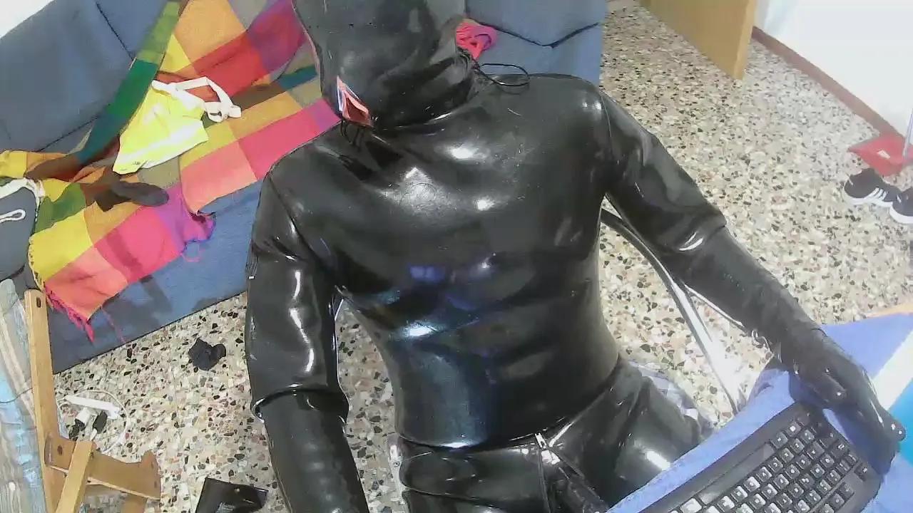Offline latexslut1 on Cam4