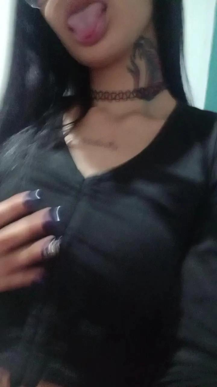 Offline latinakira1 on Cam4