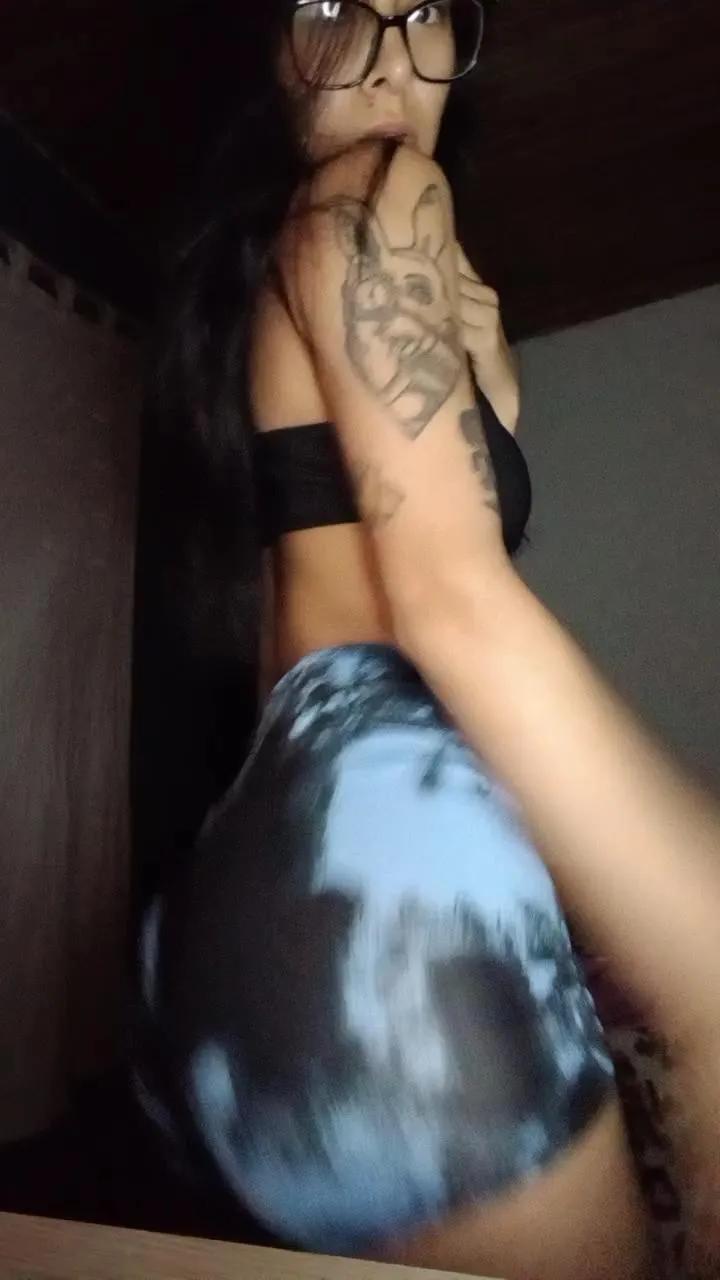 Offline latinakira1 on Cam4