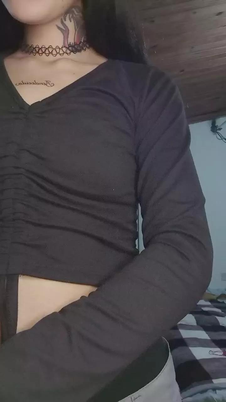 Offline latinakira1 on Cam4
