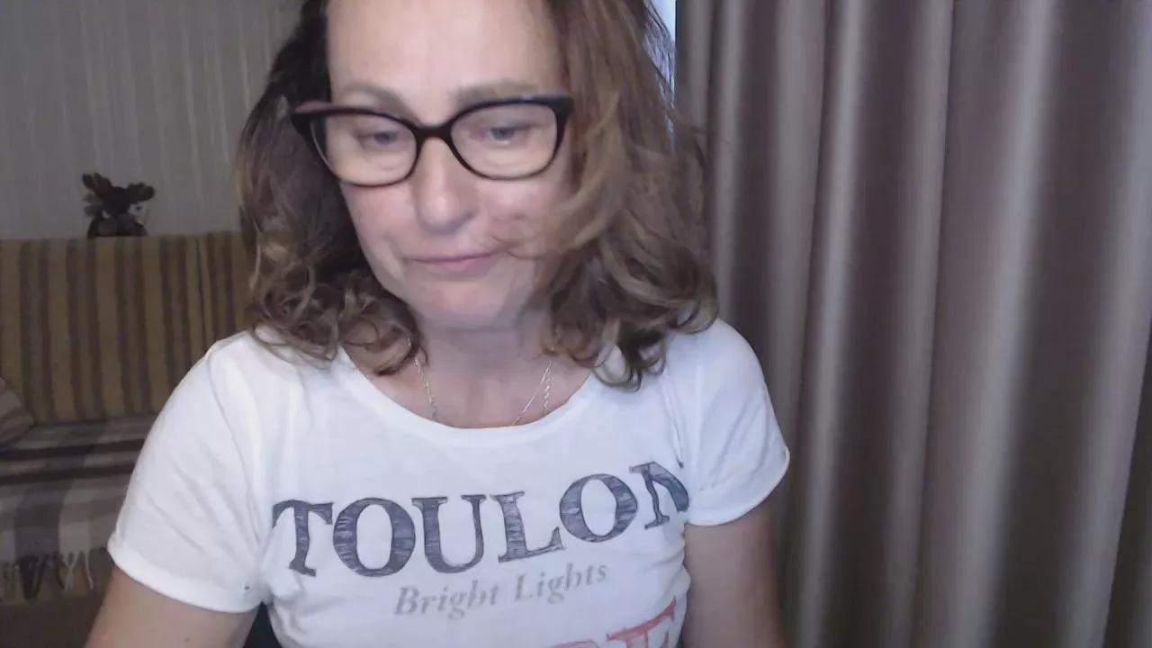 Offline LauraOven on Cam4