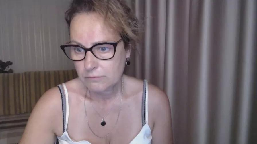 Offline LauraOven on Cam4