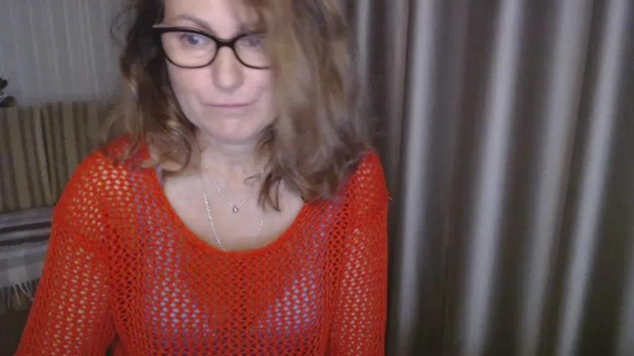 Offline LauraOven on Cam4