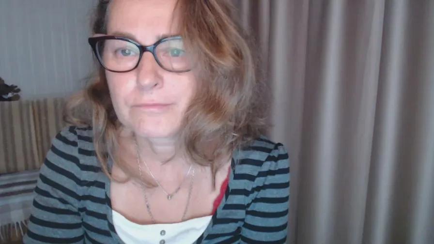 Offline LauraOven on Cam4