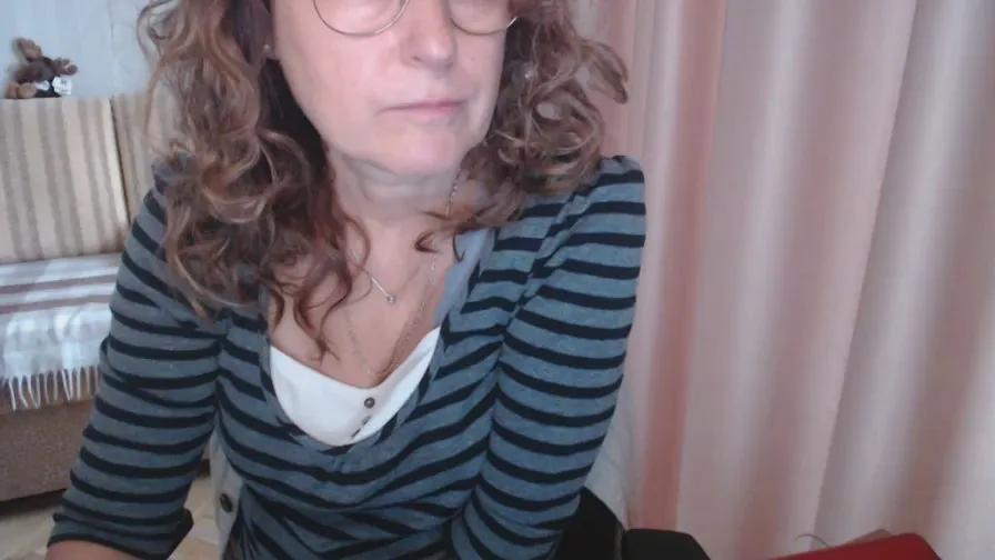 Offline LauraOven on Cam4