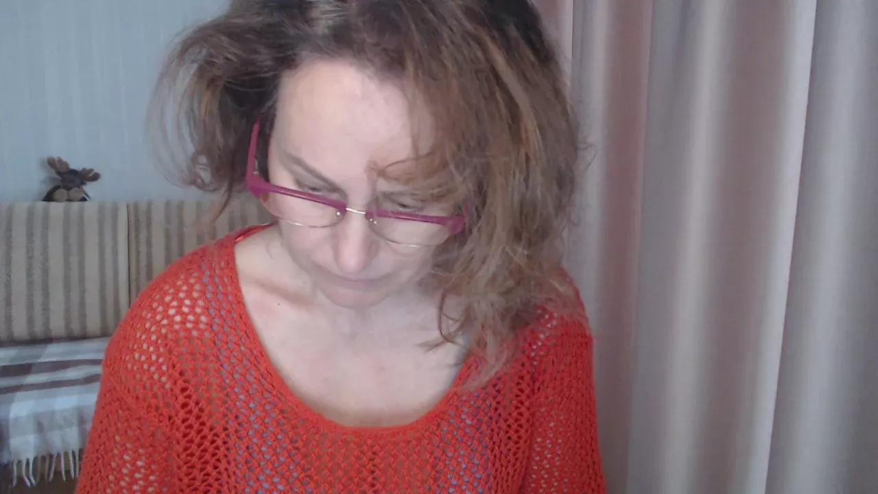 LauraOven on Cam4 