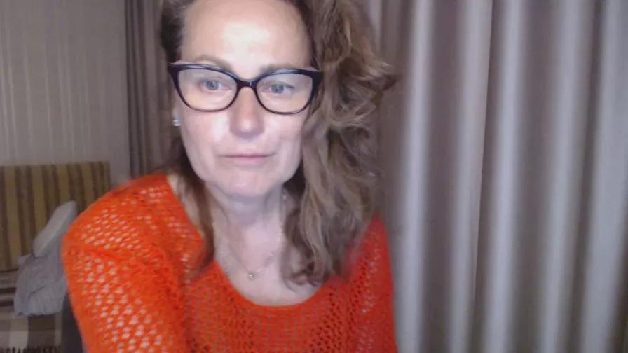 Offline LauraOven on Cam4