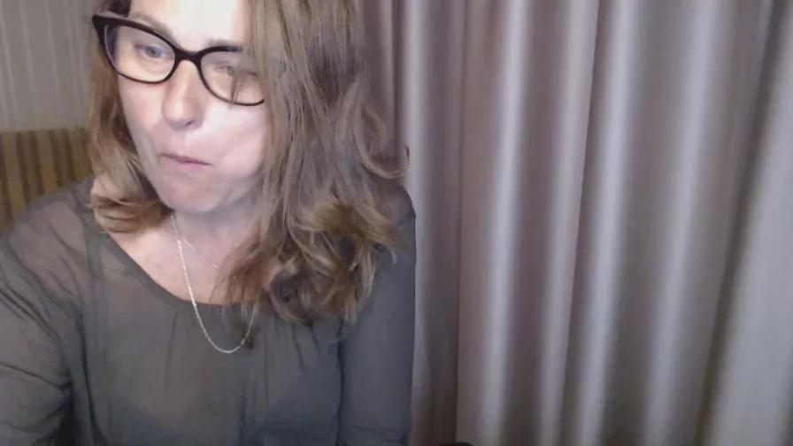 Offline LauraOven on Cam4