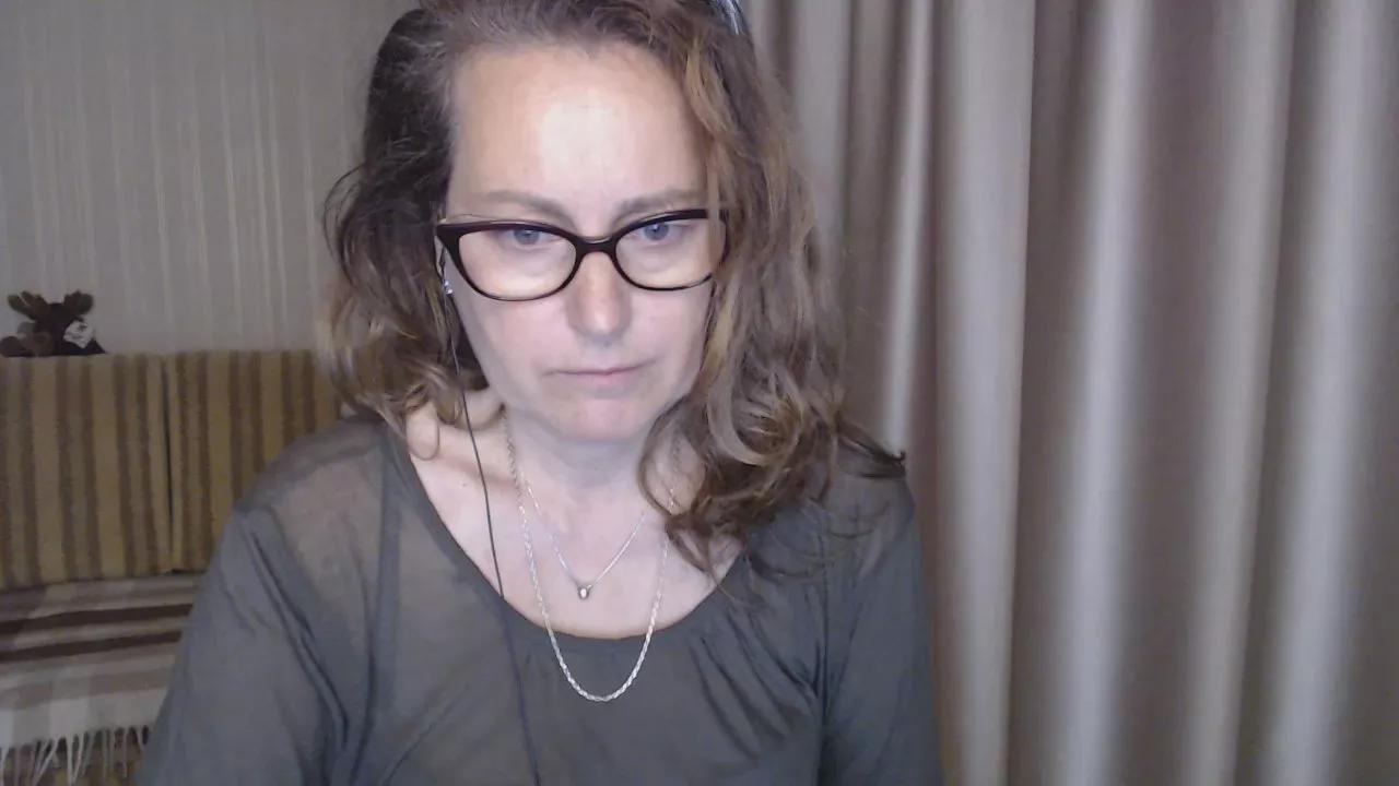 Offline LauraOven on Cam4