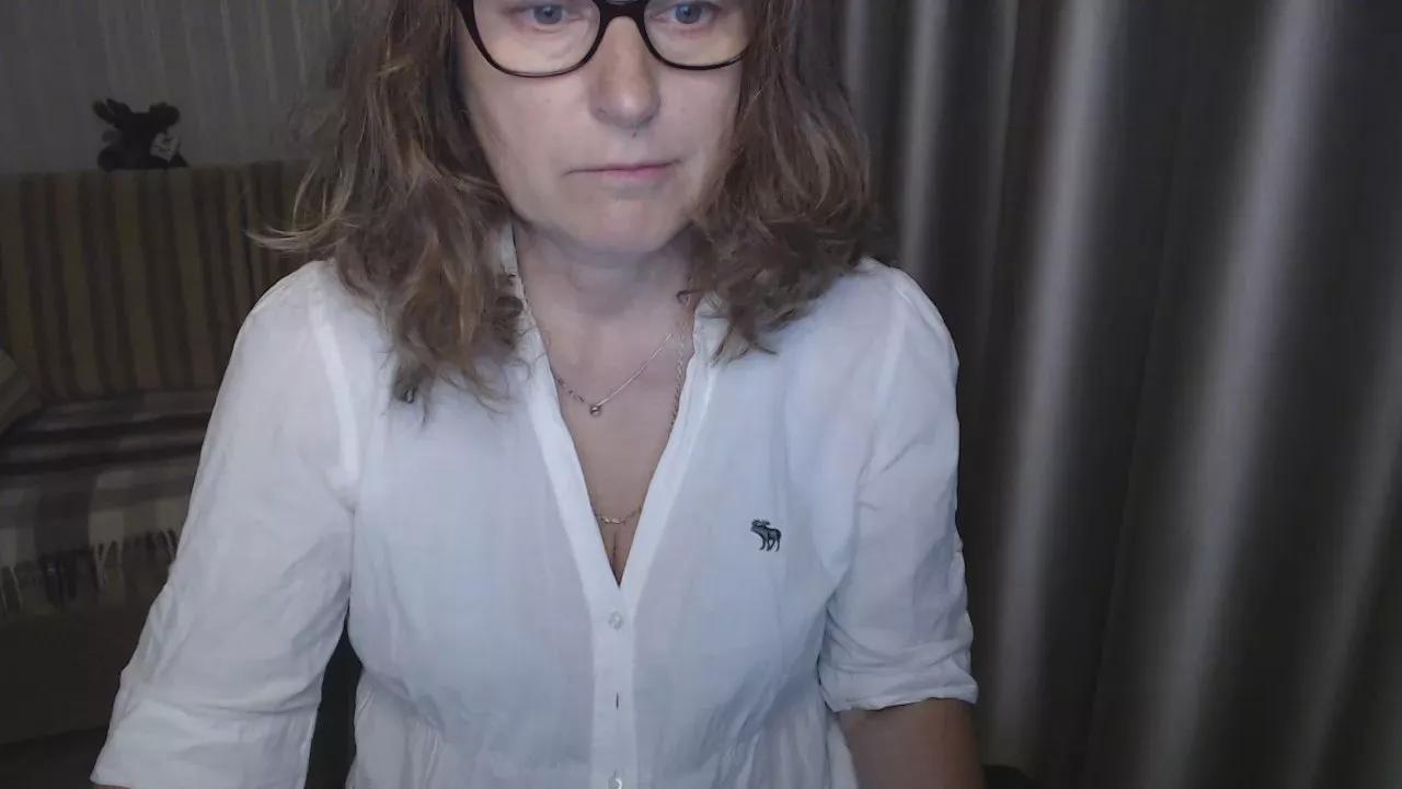 Offline LauraOven on Cam4