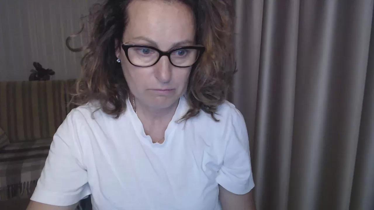Offline LauraOven on Cam4