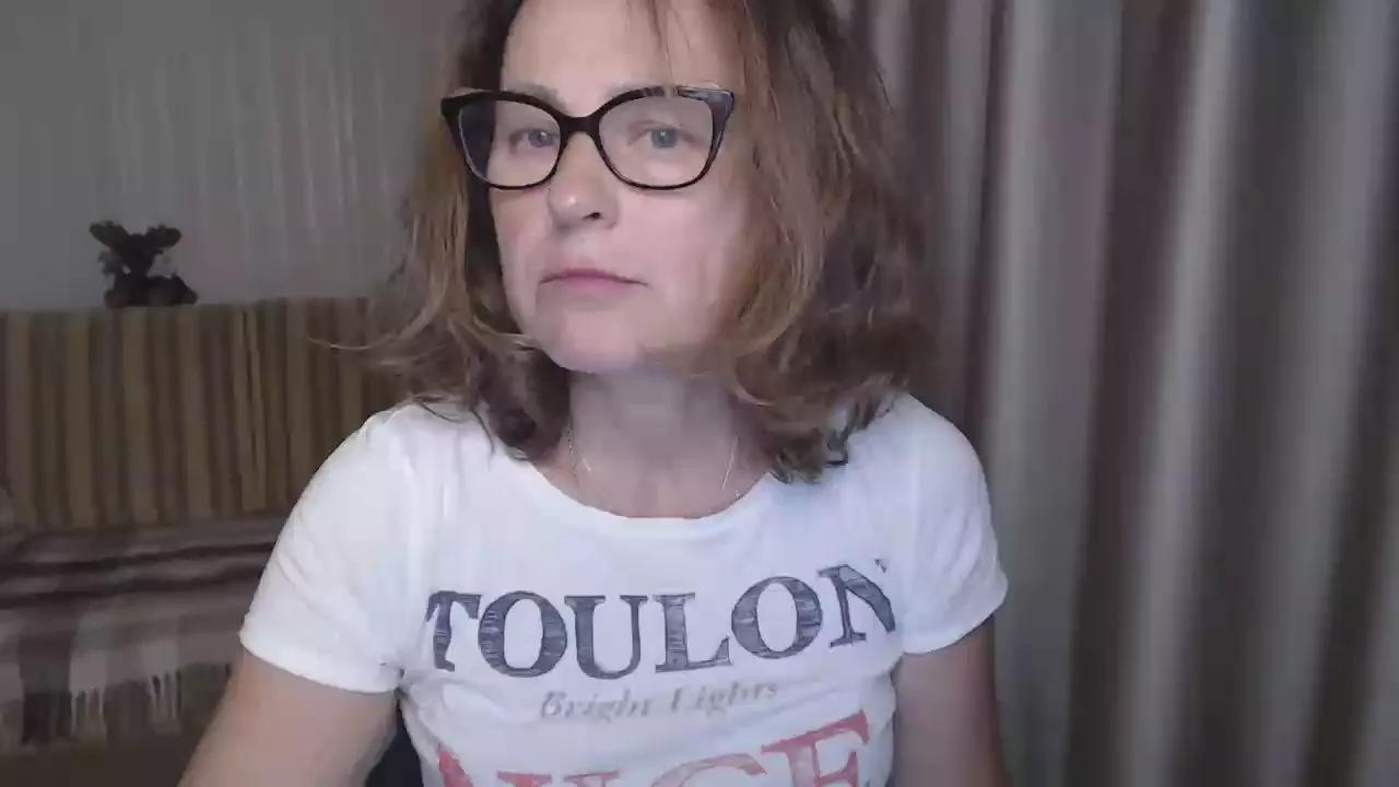 Offline LauraOven on Cam4