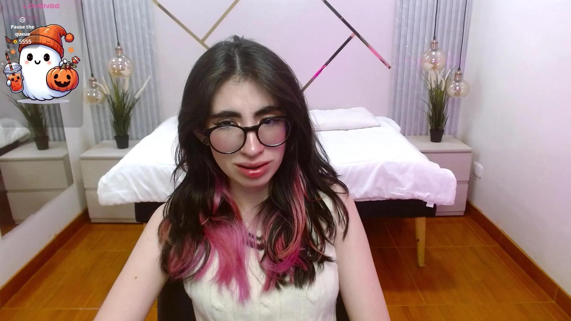 lena_roses —  #squirt #C2C #armpits #blowjob #pussy #feet #amateur