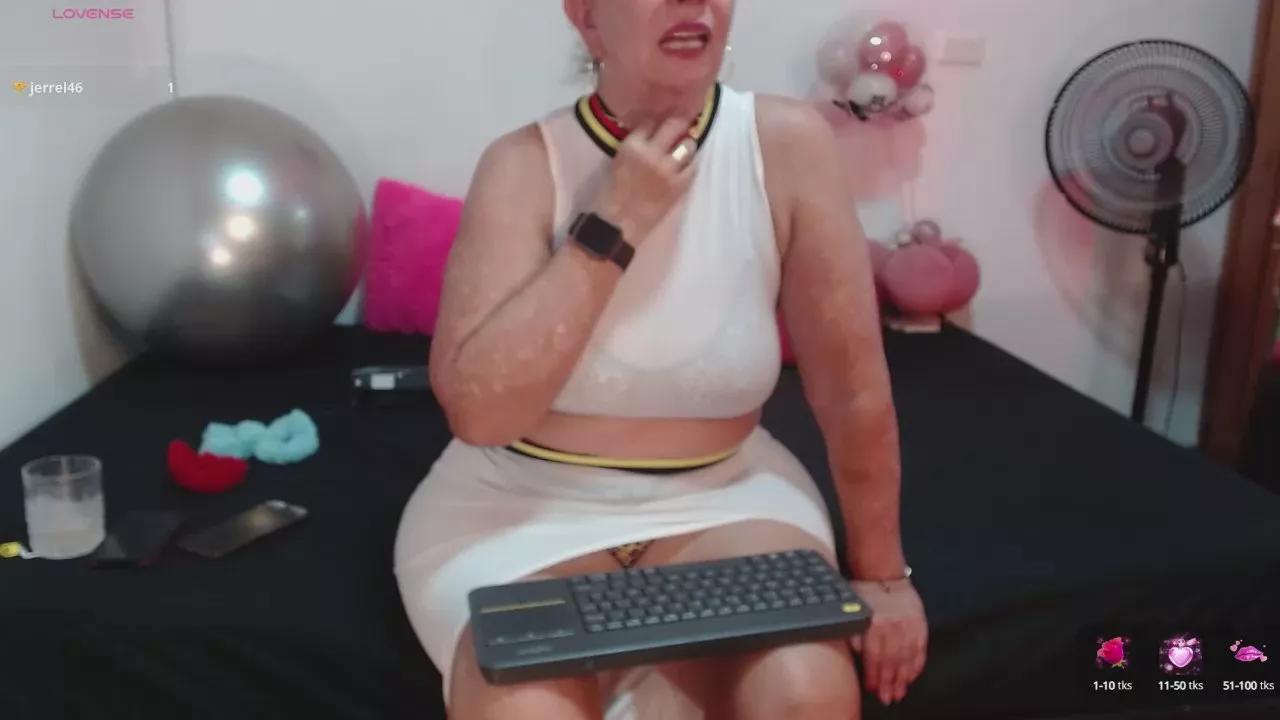 leonnela on Cam4 