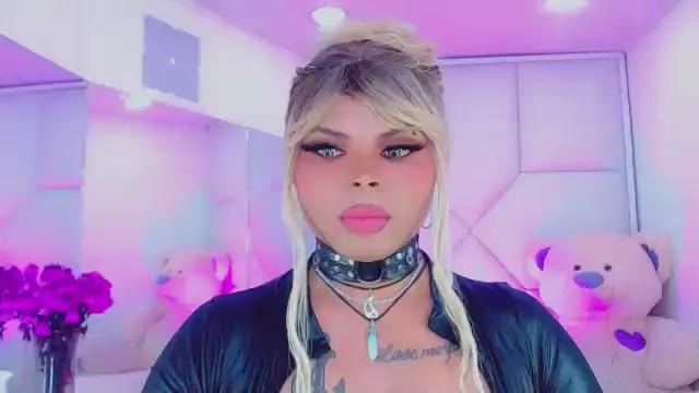 leslychaneldoll on Cam4 