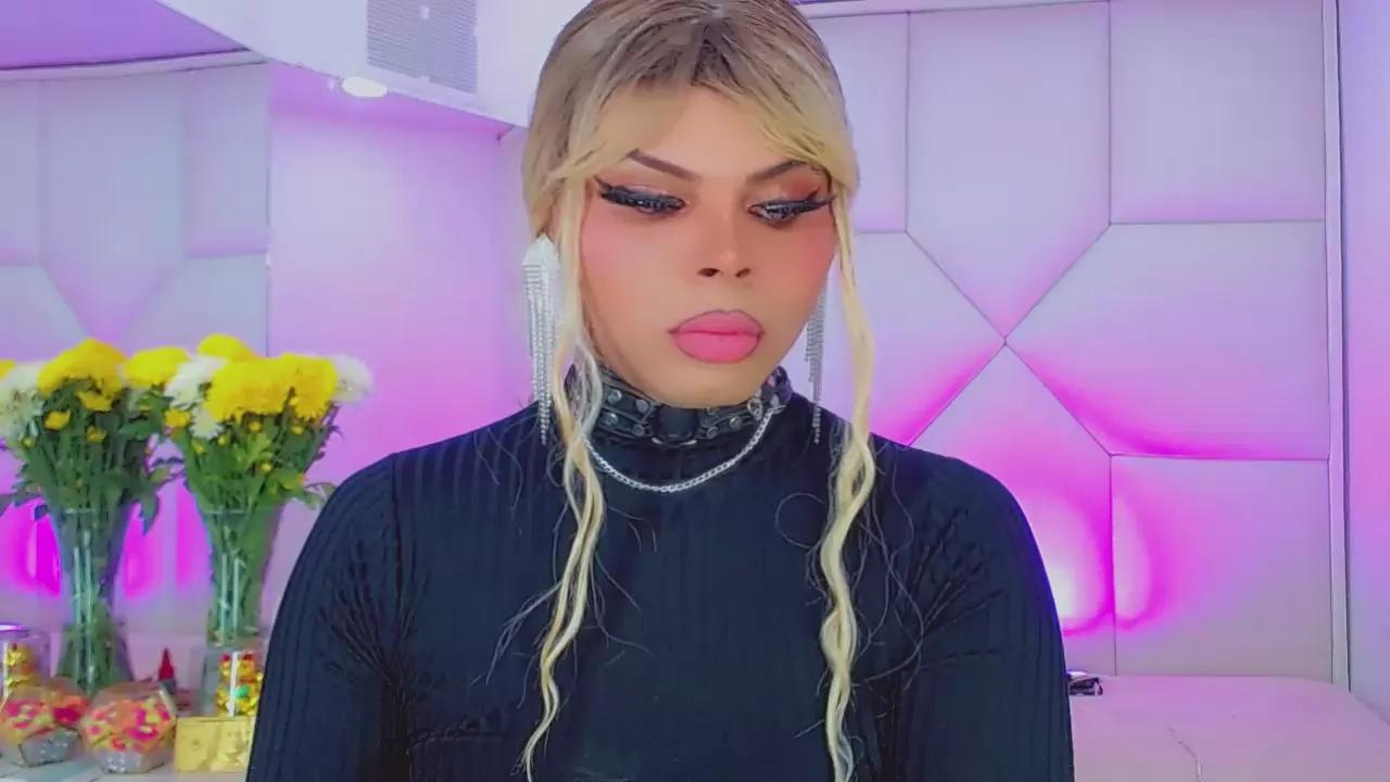 leslychaneldoll on Cam4 