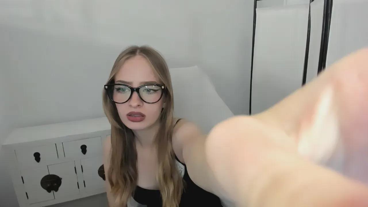LilaYoung on Cam4 