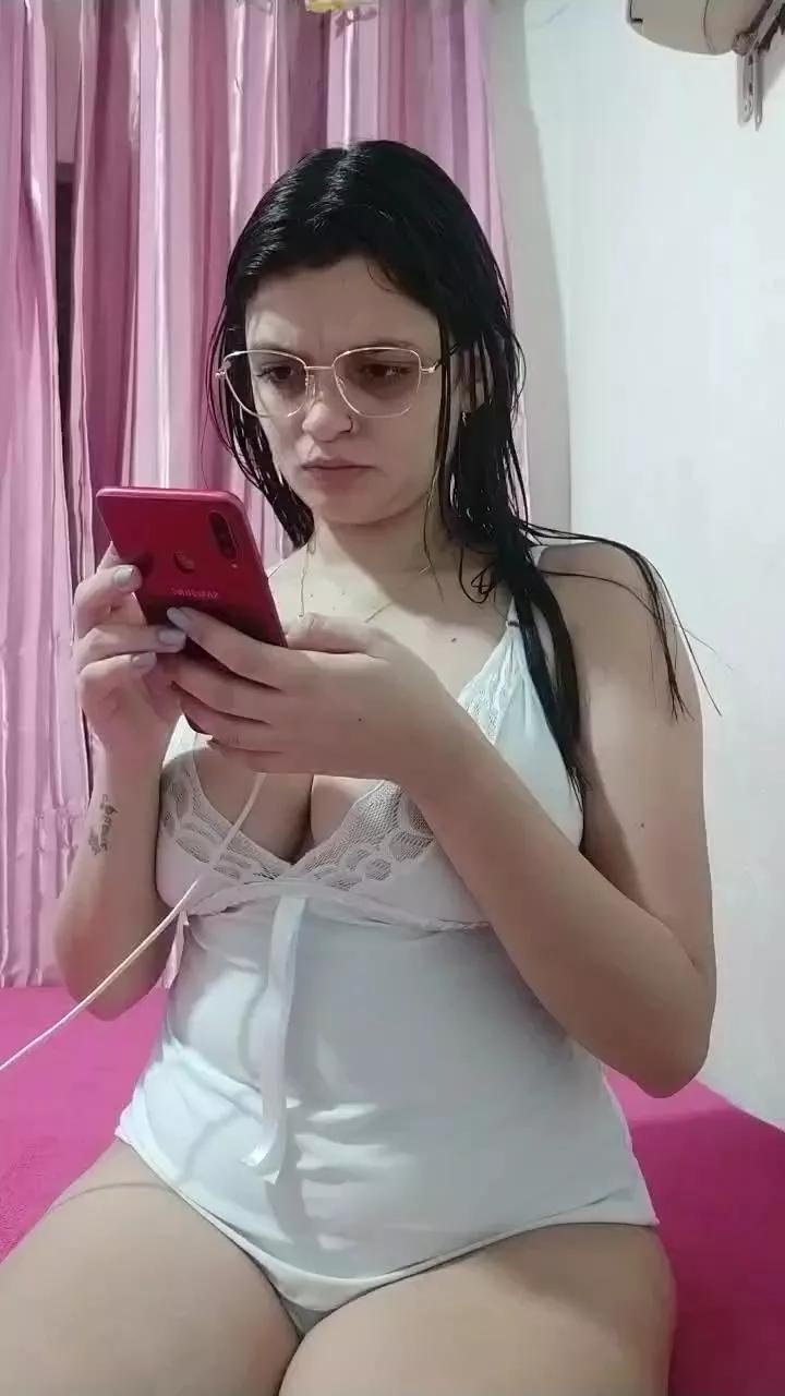 lilisilva2 on Cam4 