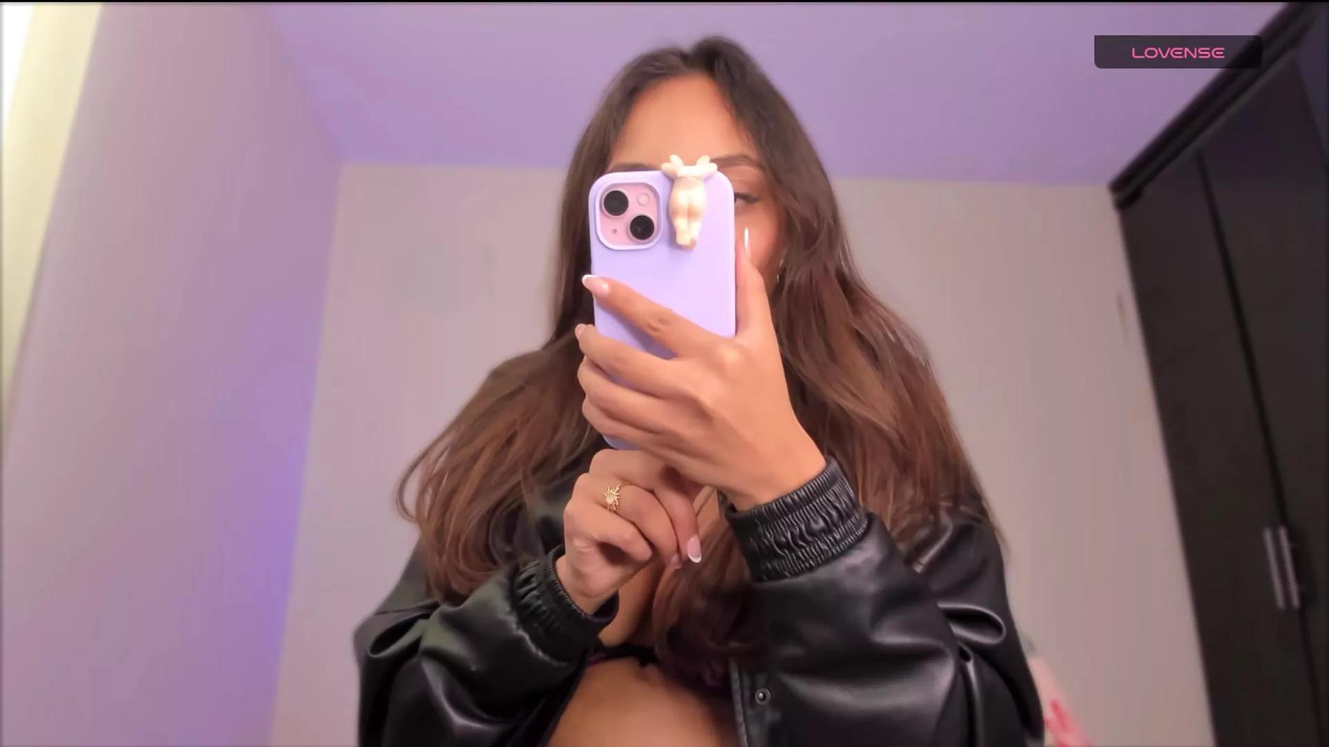 LilyGarcia on Cam4 