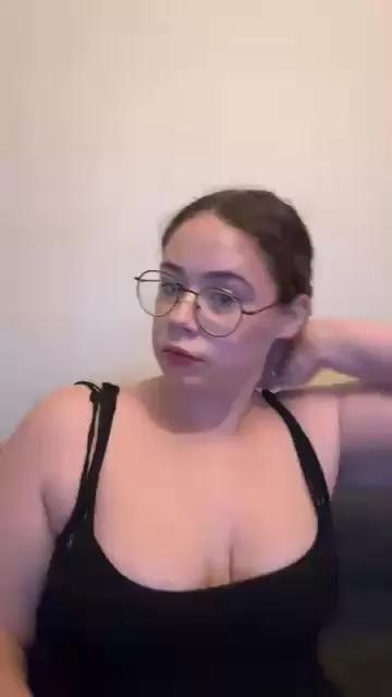 Linadollcam on Cam4 