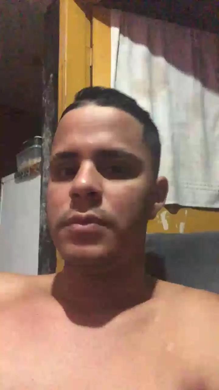 Lipinh0 on Cam4 