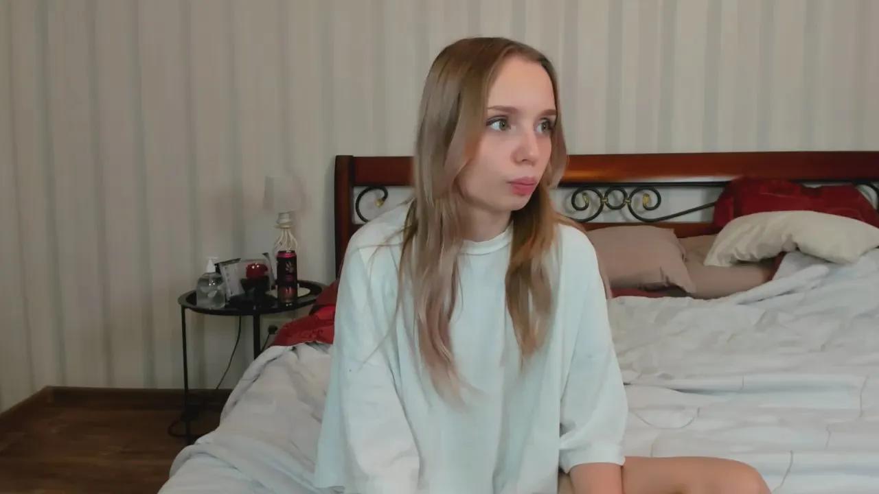 Little_Clare —  #C2C #masturbation #spanking #cute #striptease #feet