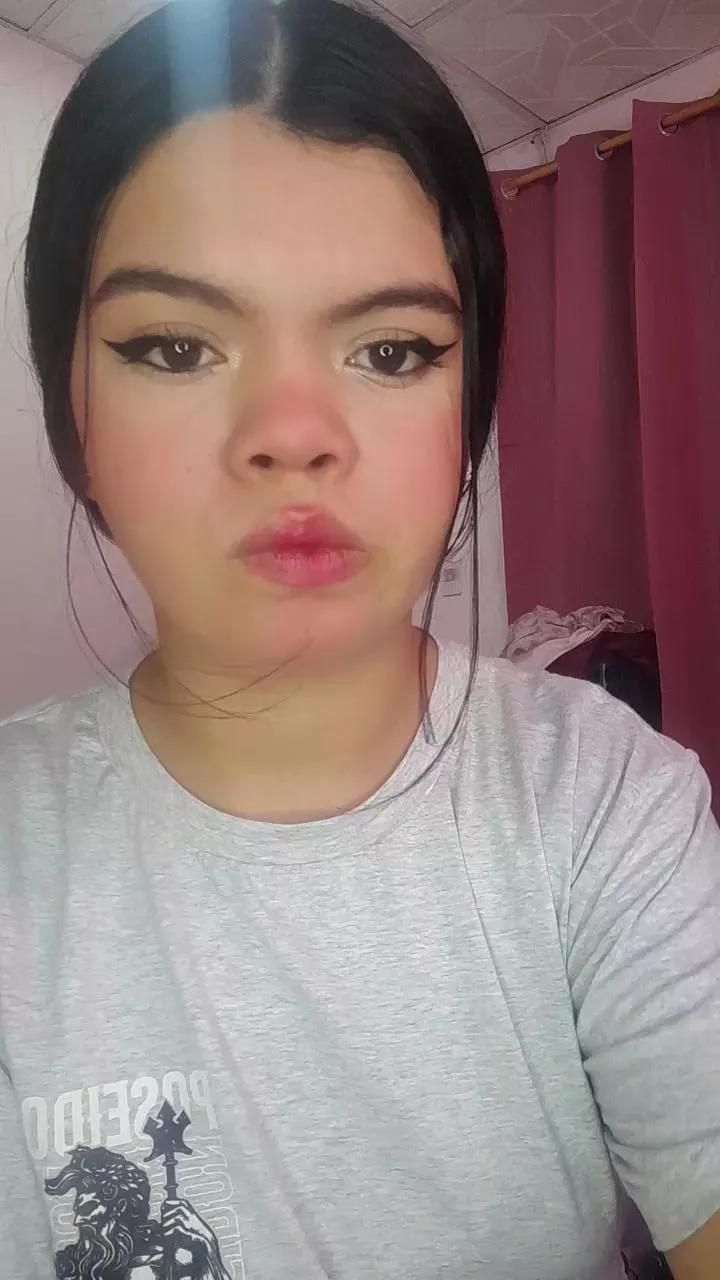 LittleAkari on Cam4 