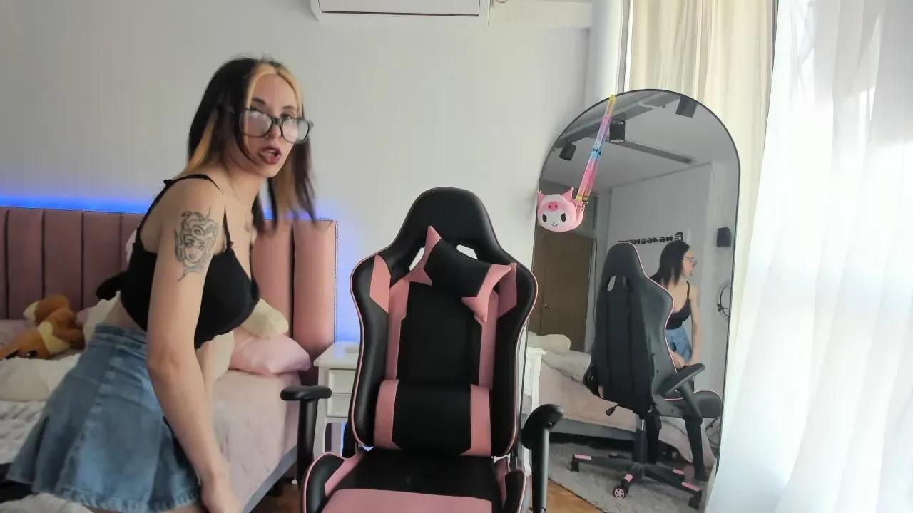 Littlebunnyyyy on Cam4