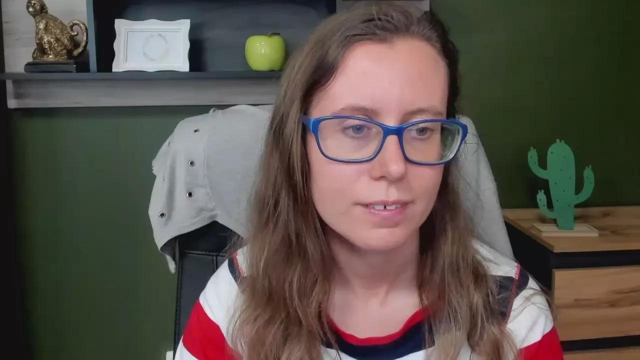 Lizzy_Femme on Cam4 