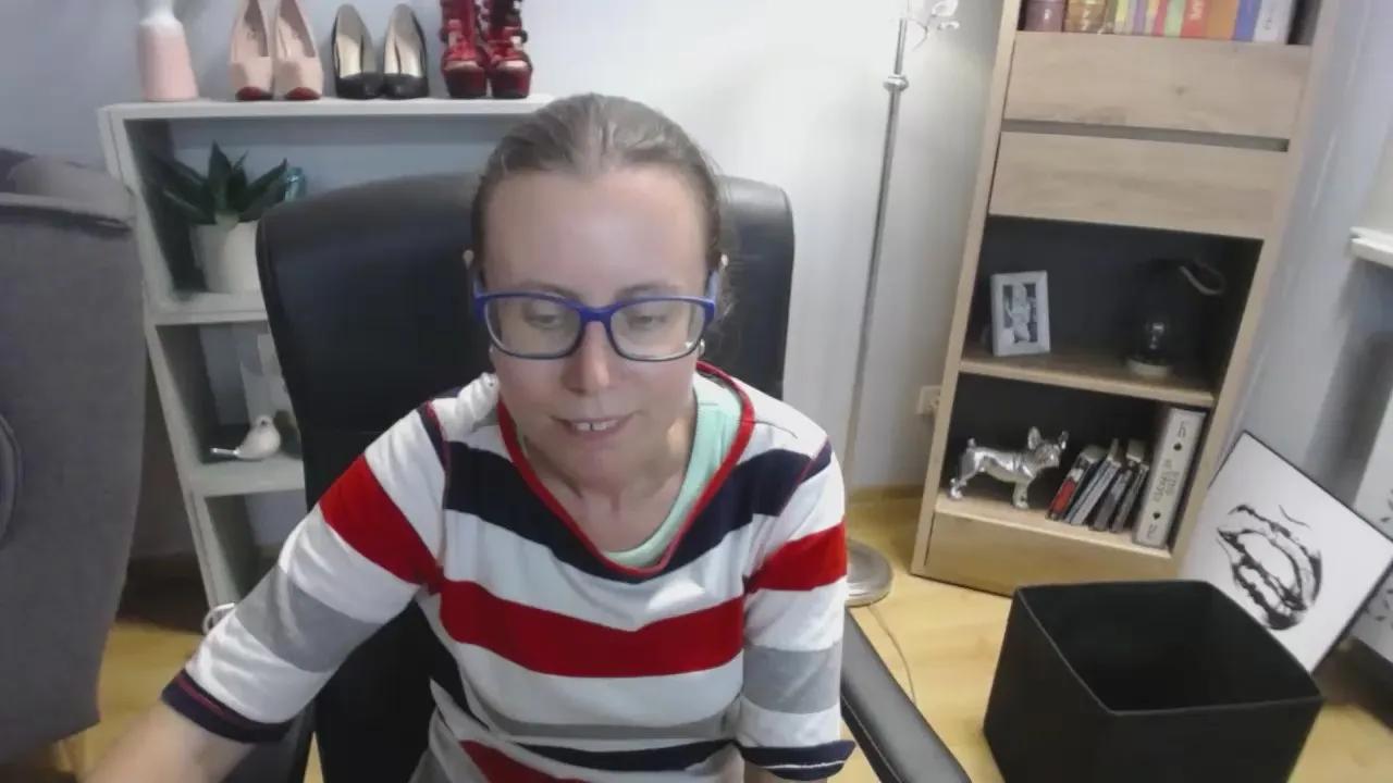 Lizzy_Femme on Cam4 