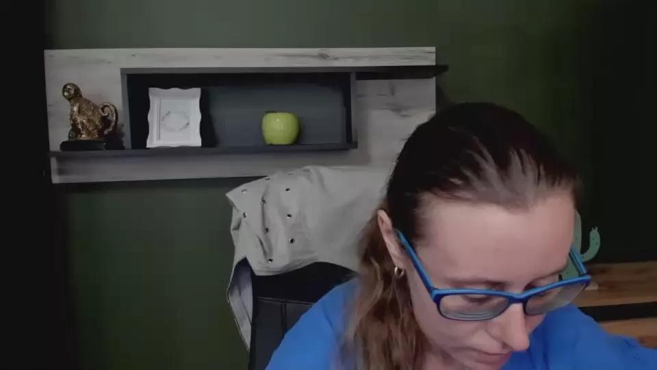 Lizzy_Femme on Cam4 