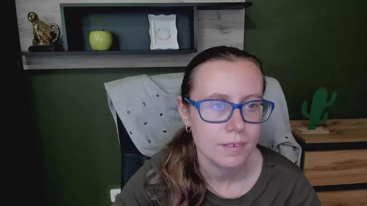 Lizzy_Femme on Cam4 