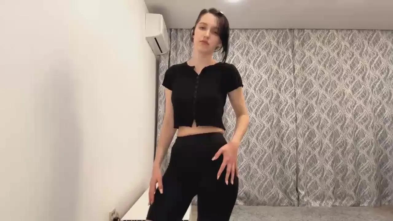 LoganSchuchman —  #femdom #masturbation #armpits #schoolgirl #C2C #smoke #pussy