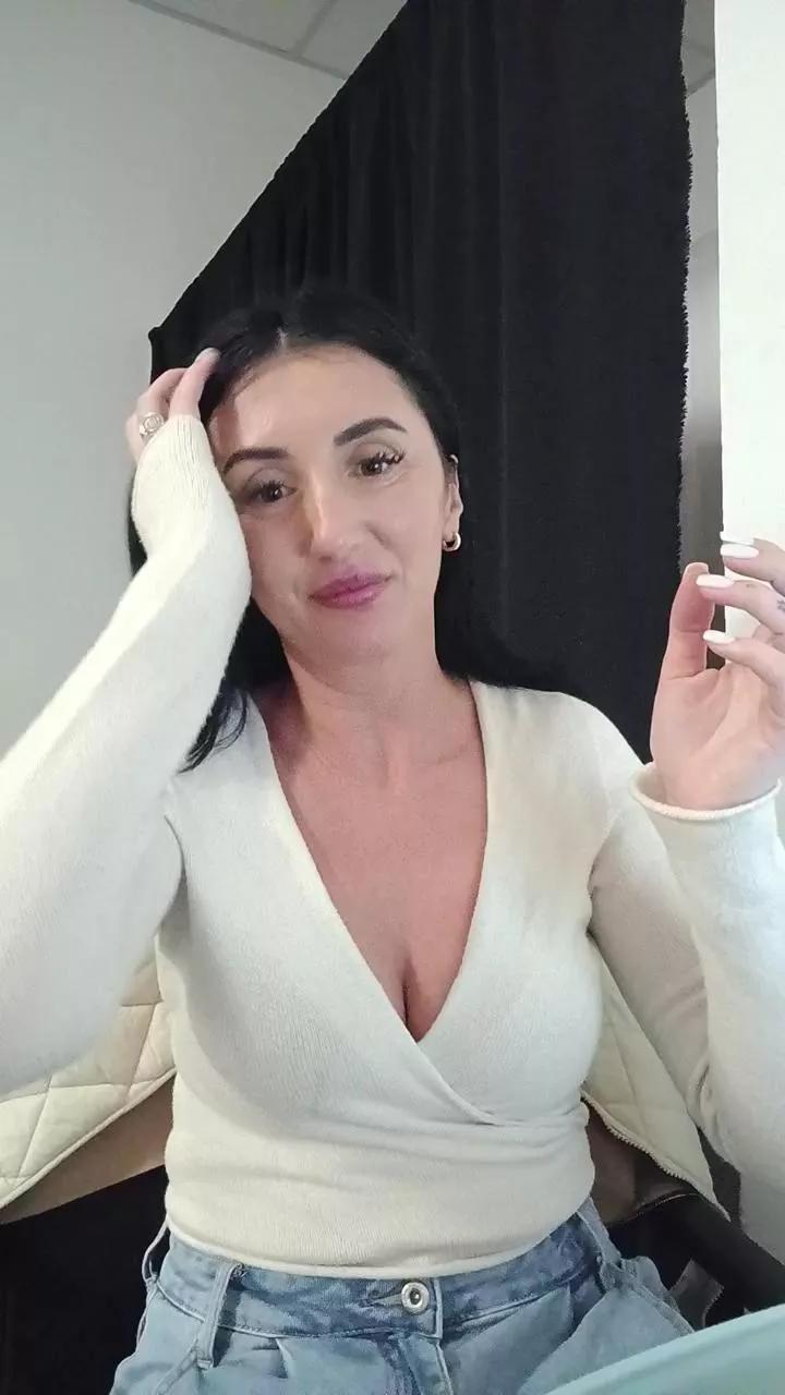 Lola05love on Cam4 
