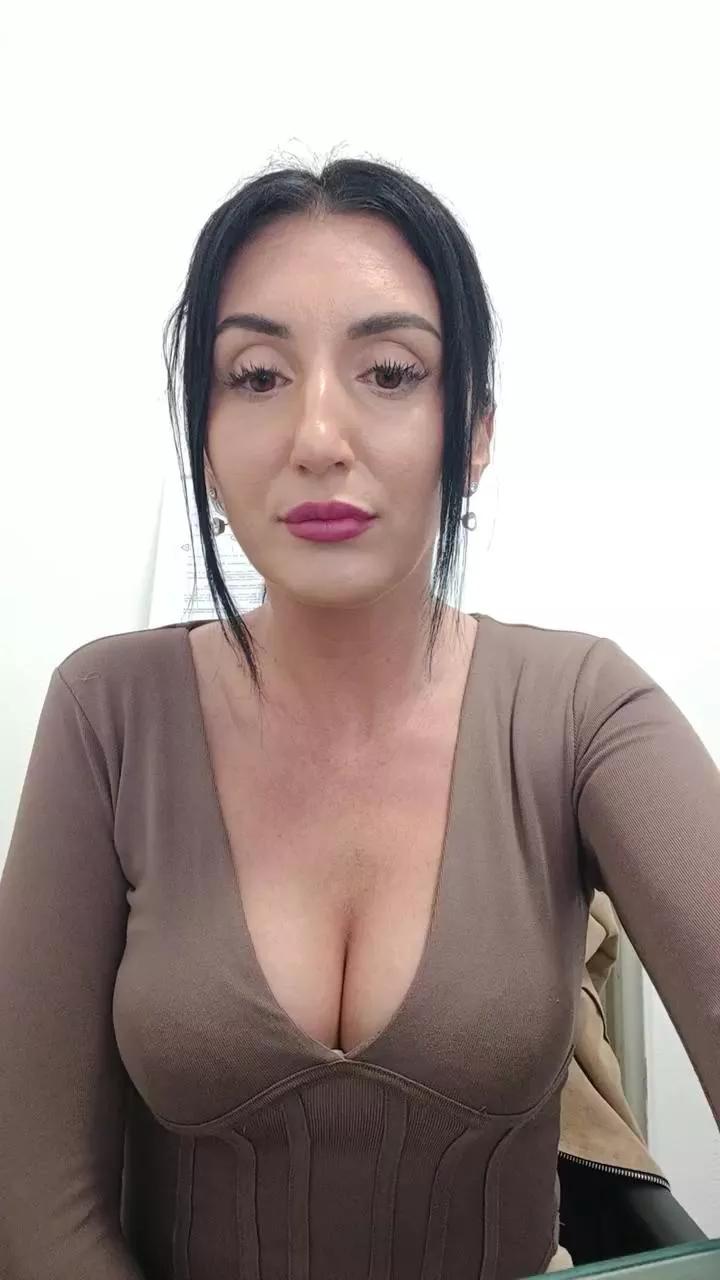 Lola05love on Cam4 