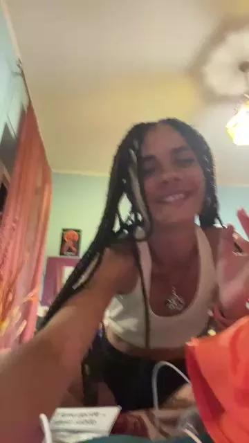 Lolaesmiri on Cam4 
