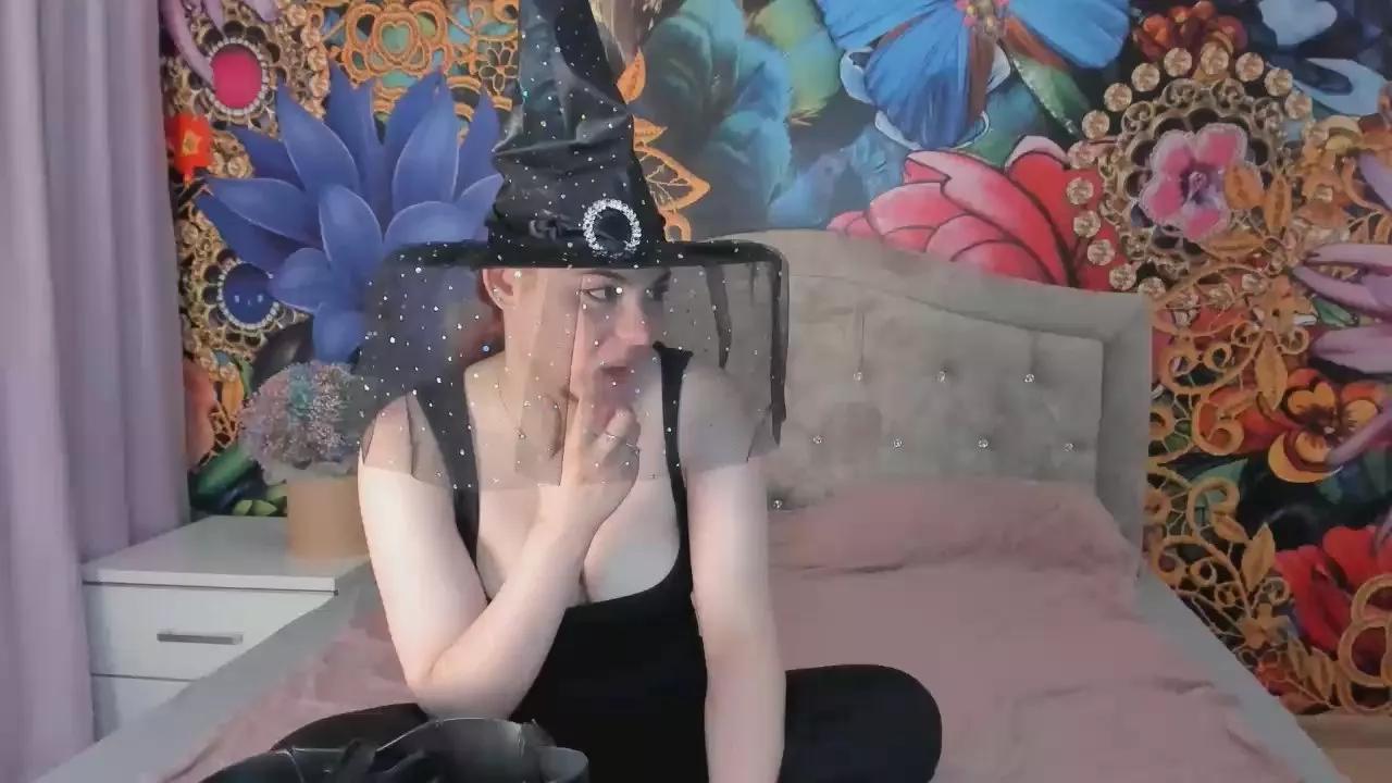 LorettaCatts on Cam4 
