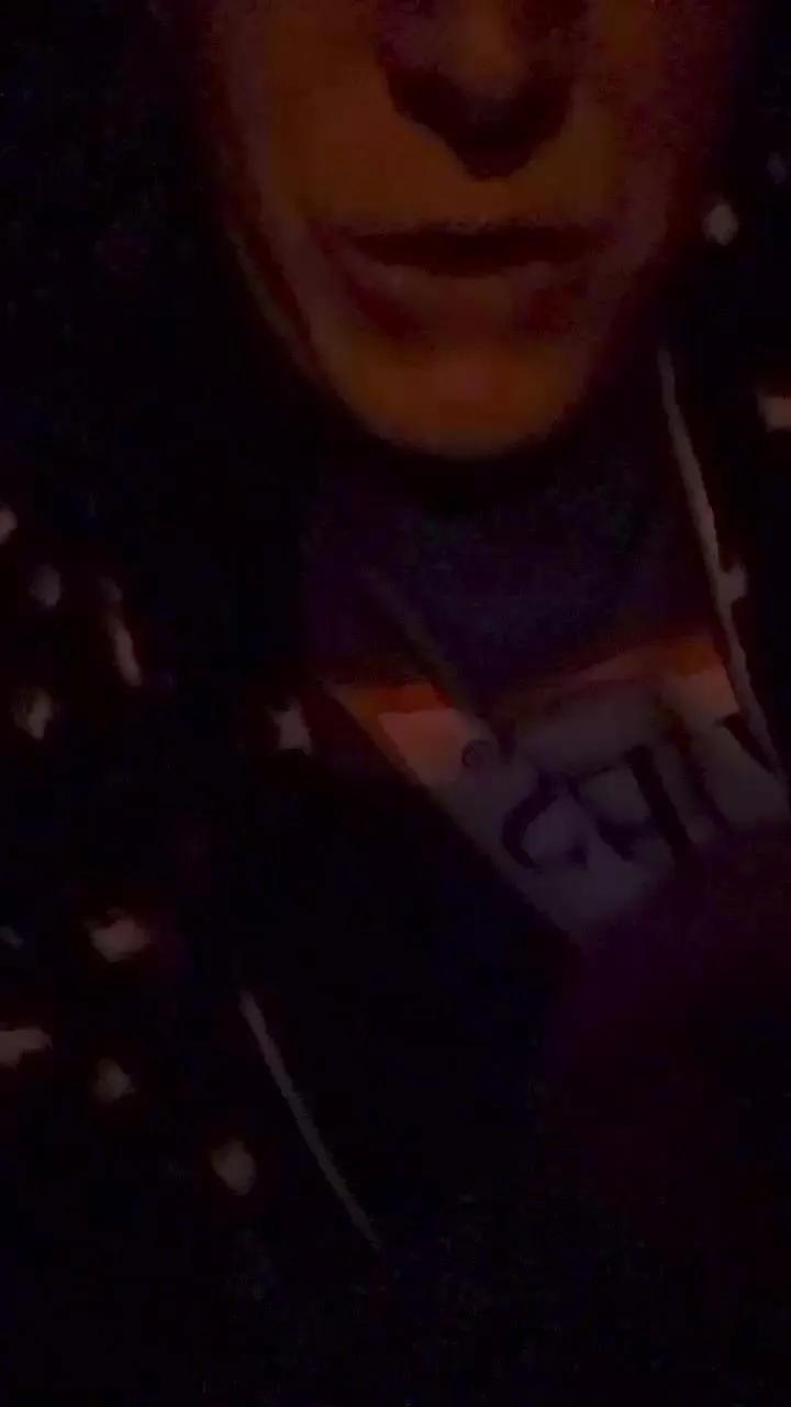 Offline Love_tantri on Cam4