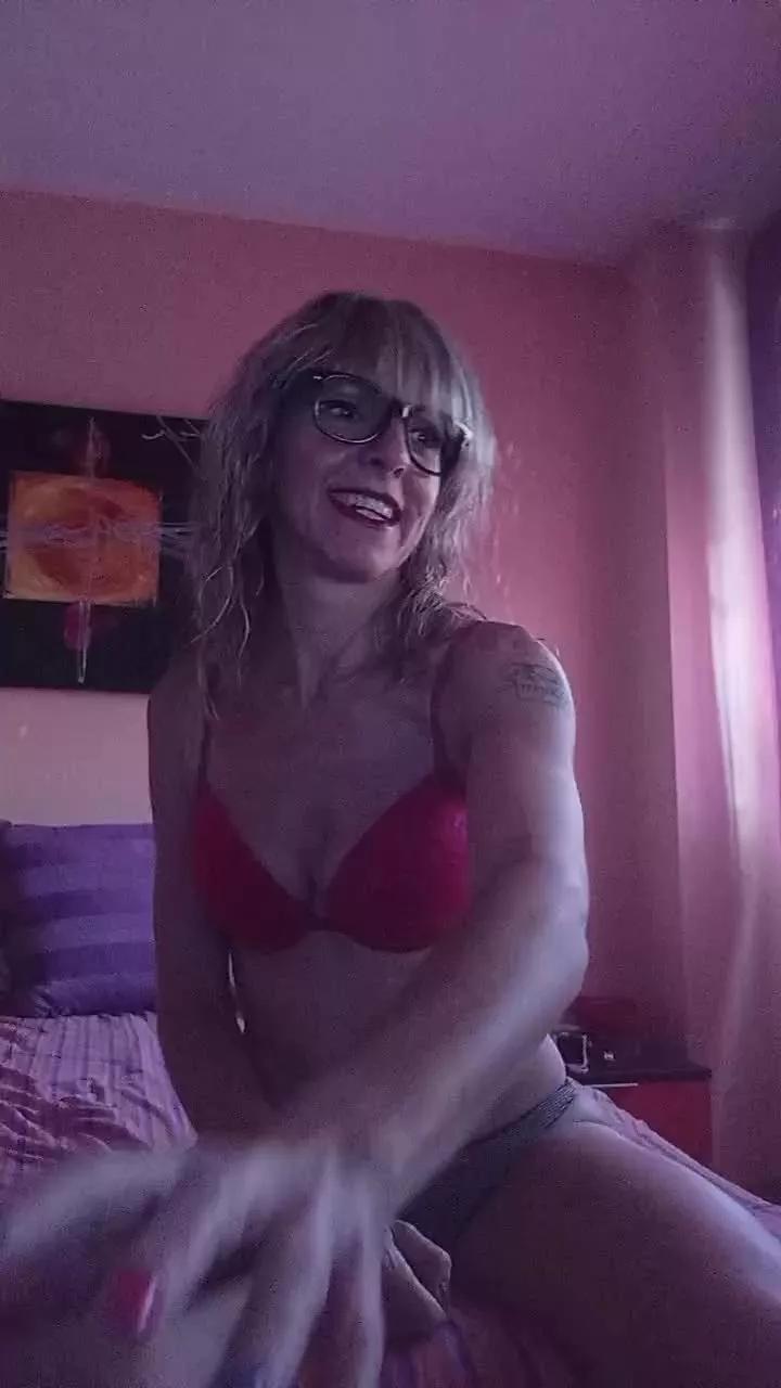 Offline LOVERCANDY1 on Cam4