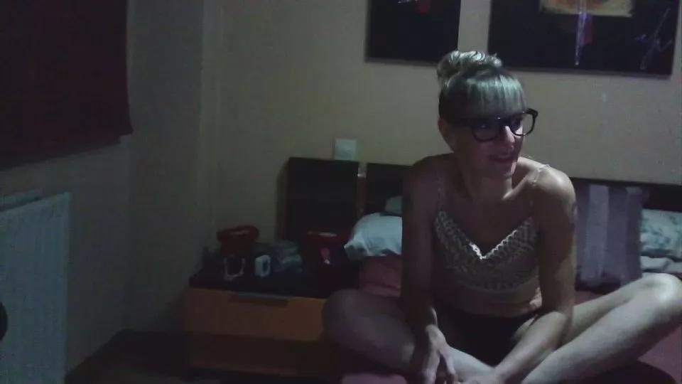 Offline LOVERCANDY1 on Cam4