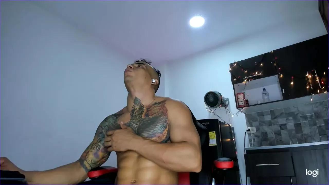 Offline Lucasflexthis_1 on Cam4